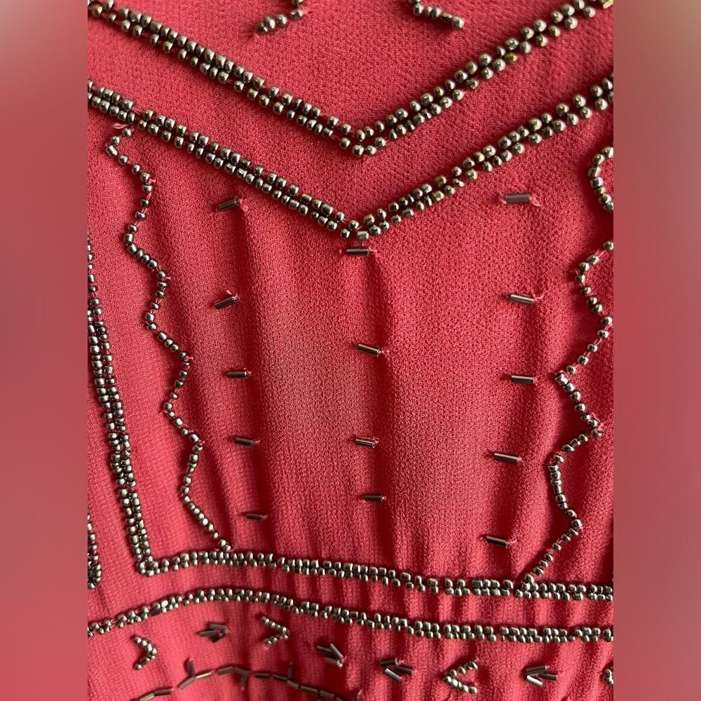Women’s Beautiful Razorback Tank Blouse. - Picture 3 of 4